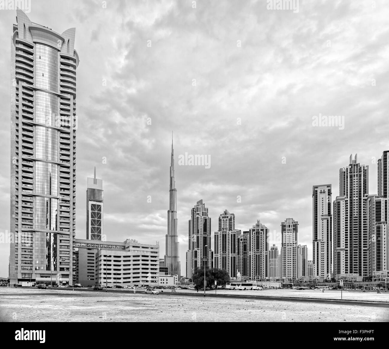 Skyline von Dubai in der Abenddämmerung, Vereinigte Arabische Emirate. Stockfoto