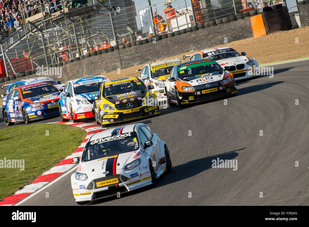 Fawkham, Kent, UK. 11. Oktober 2015. Mat Jackson und Motorbase Performance Laufwerke während der Dunlop MSA British Touring Car Championship in Brands Hatch GP am 11. Oktober 2015 in Fawkham, Kent, Vereinigtes Königreich (Foto: Gergo Toth Foto / Alamy Live News) Stockfoto