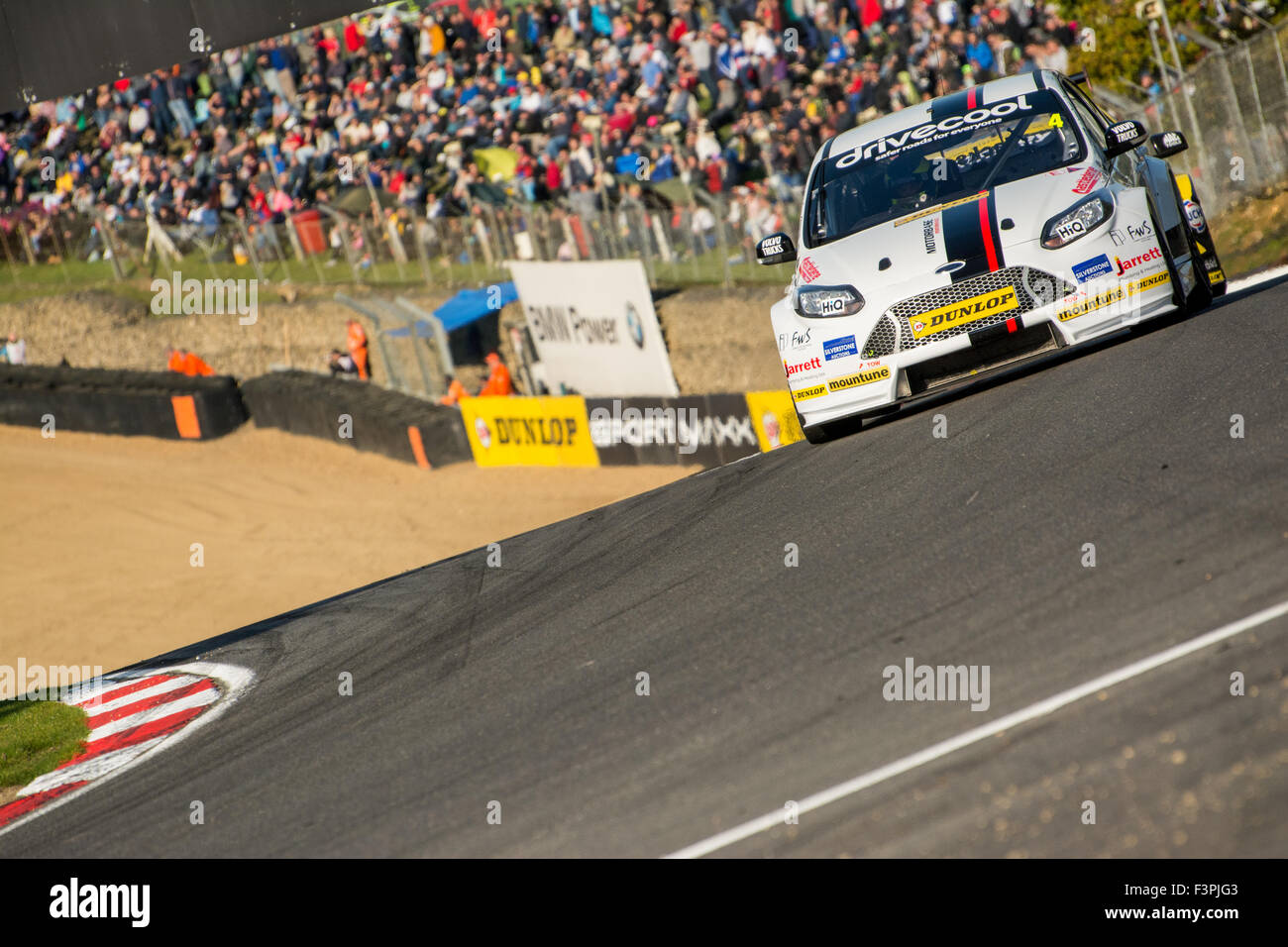 Fawkham, Kent, UK. 11. Oktober 2015. Mat Jackson und Motorbase Performance Laufwerke während der Dunlop MSA British Touring Car Championship in Brands Hatch GP am 11. Oktober 2015 in Fawkham, Kent, Vereinigtes Königreich (Foto: Gergo Toth Foto / Alamy Live News) Stockfoto