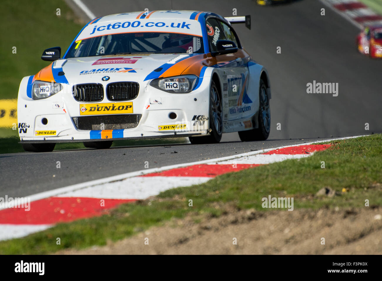 Fawkham, Kent, UK. 11. Oktober 2015. Sam Tordoff und Team JCT600 mit GardX fährt während der Dunlop MSA British Touring Car Championship in Brands Hatch GP am 11. Oktober 2015 in Fawkham, Kent, Vereinigtes Königreich (Foto: Gergo Toth Foto / Alamy Live News) Stockfoto