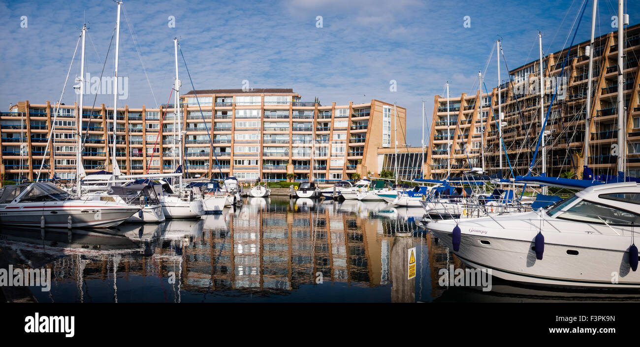 Einen Überblick über die waterside Apartments am Yachthafen in Port Solent in Portsmouth, UK Stockfoto