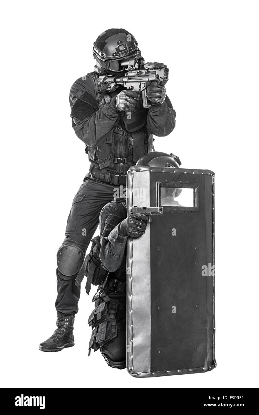 Spec Ops Polizist SWAT mit ballistischen Schild Studioaufnahme Stockfoto