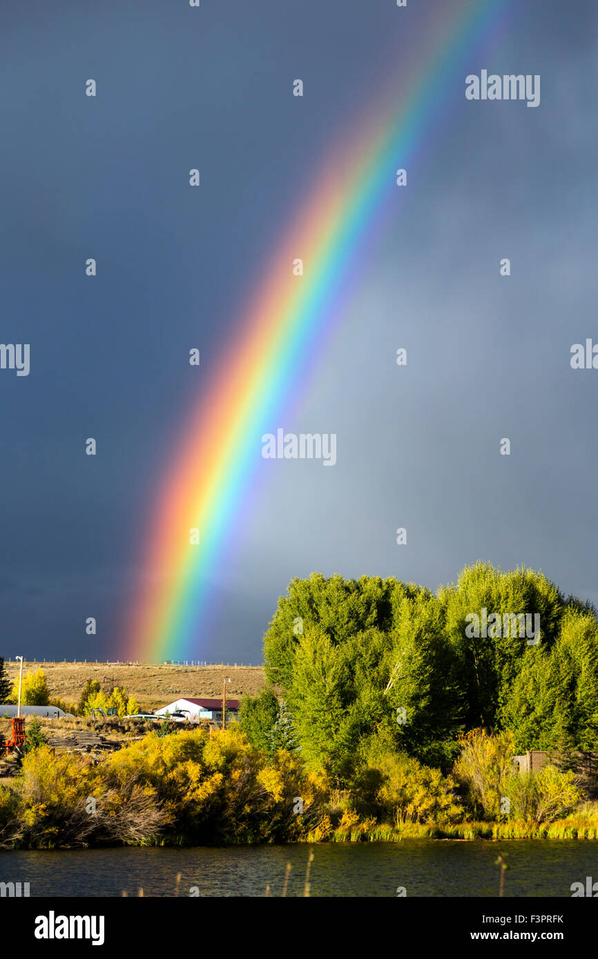 Dramatische lebendige Regenbogen; Granby; Colorado; USA Stockfoto