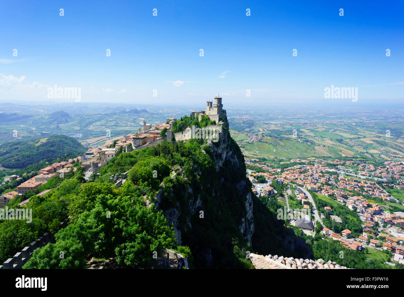 Italien, Emilia-Romagna, Republik San Marino - die Festung auf dem schroffen Felsen. Stockfoto