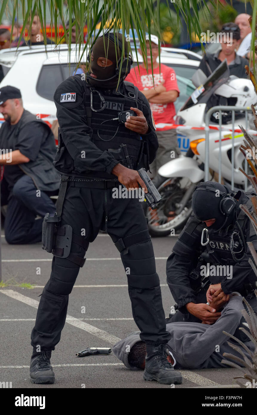 10. Oktober 2015 - Sainte-Marie, Reunion island, Frankreich - Demonstration  Escort und Schutz eines Zeugen von der GIPN © Valerie Koch/ZUMA Draht/Alamy  Live News Stockfotografie - Alamy