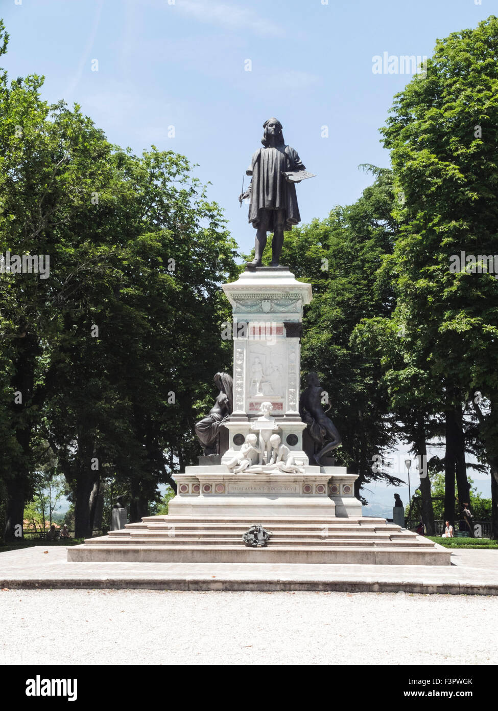 Italien, Emilia-Romagna, Urbino - Statue von Raphael. Stockfoto