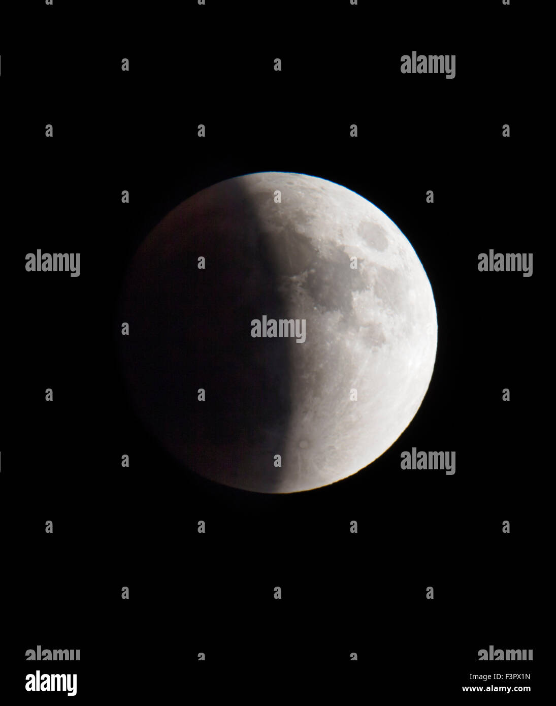 Seltene totale Mondfinsternis Super Vollmond über Rocky Mountains, Salida, Colorado, USA Stockfoto