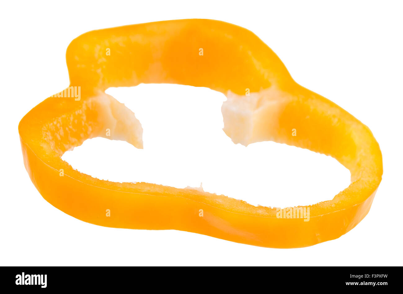gelbe Paprika Scheibe auf dem weißen Hintergrund isoliert. Stockfoto