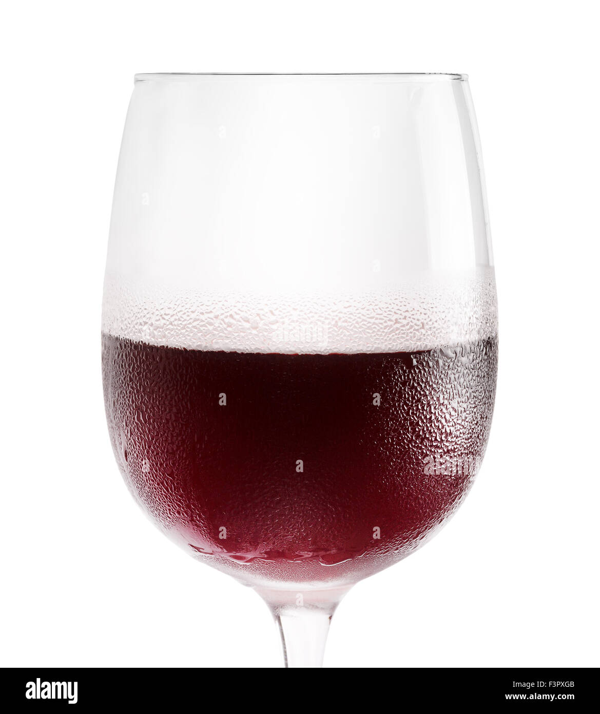 Glas Rotwein auf dem weißen Hintergrund isoliert. Stockfoto