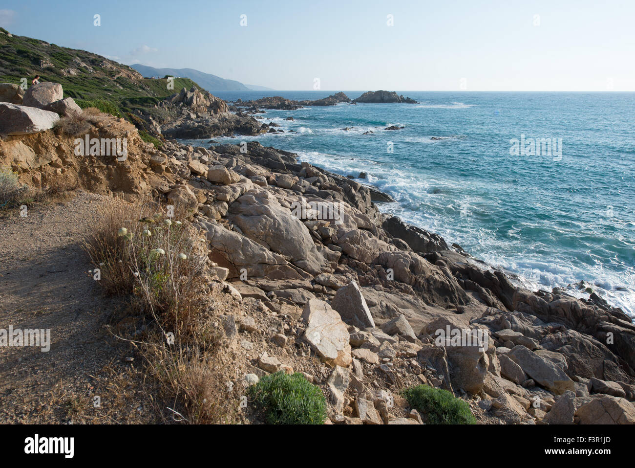 Klippen auf einer kleinen Bucht, Korsika, Frankreich Stockfoto