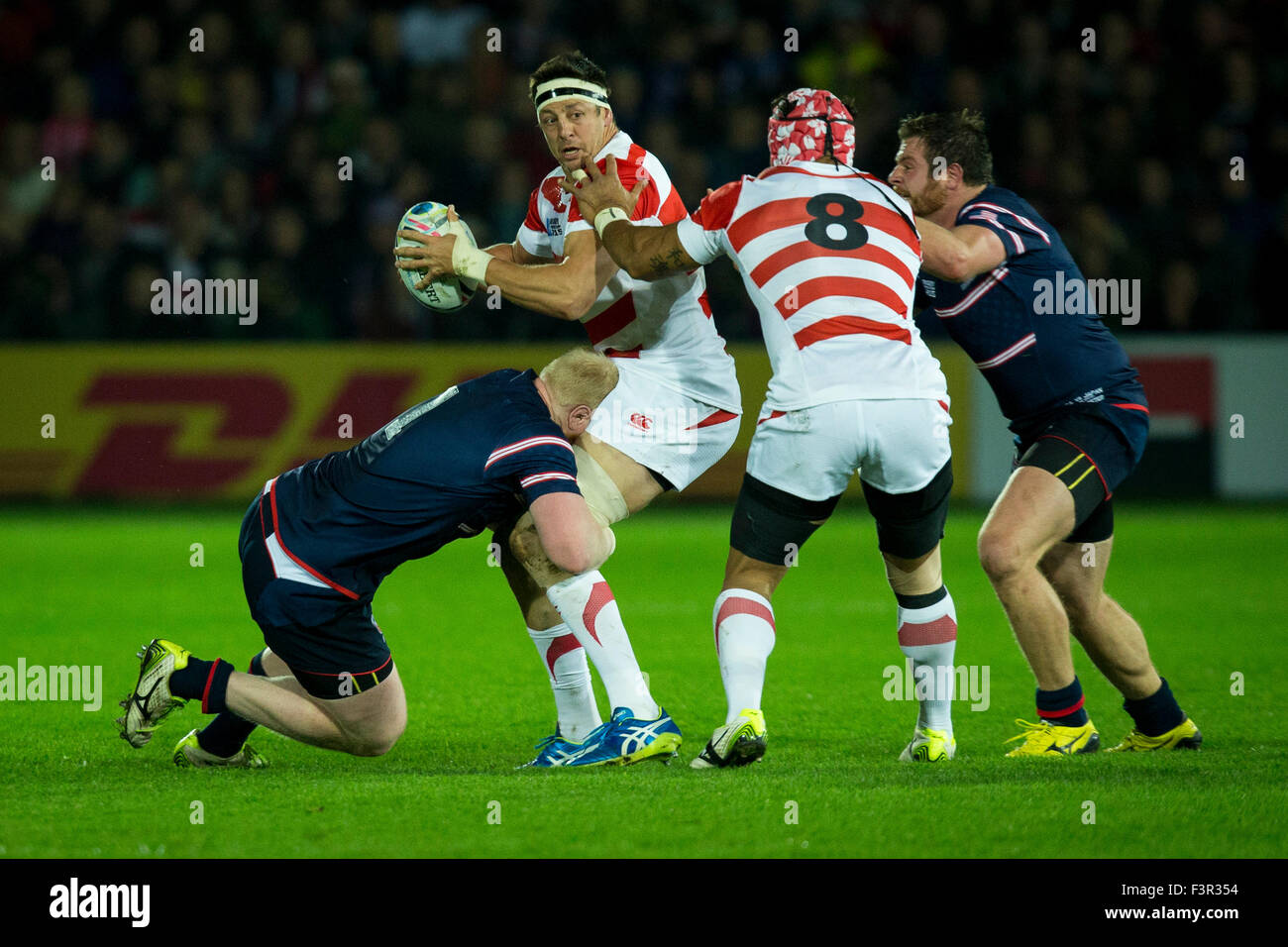 Kingsholm Stadium, Gloucester, Großbritannien. 11. Oktober 2015. Rugby World Cup. USA gegen Japan. Luke Thompson aus Japan sieht um zu entlasten. Bildnachweis: Aktion Plus Sport/Alamy Live-Nachrichten Stockfoto