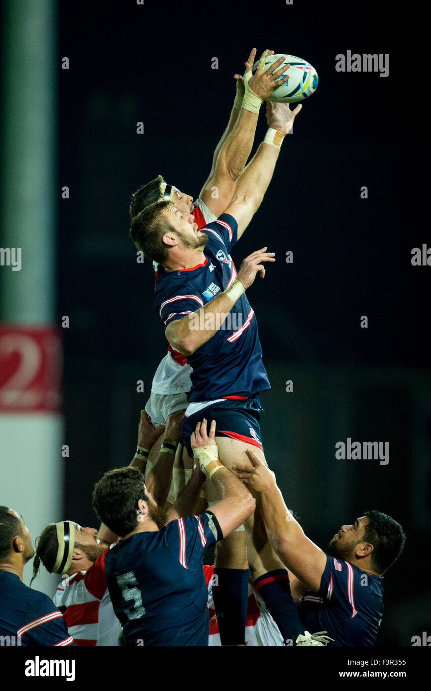 Kingsholm Stadium, Gloucester, Großbritannien. 11. Oktober 2015. Rugby World Cup. USA gegen Japan. Luke Thompson aus Japan und Al McFarland USA konkurrieren um ein Hänfling. Bildnachweis: Aktion Plus Sport/Alamy Live-Nachrichten Stockfoto