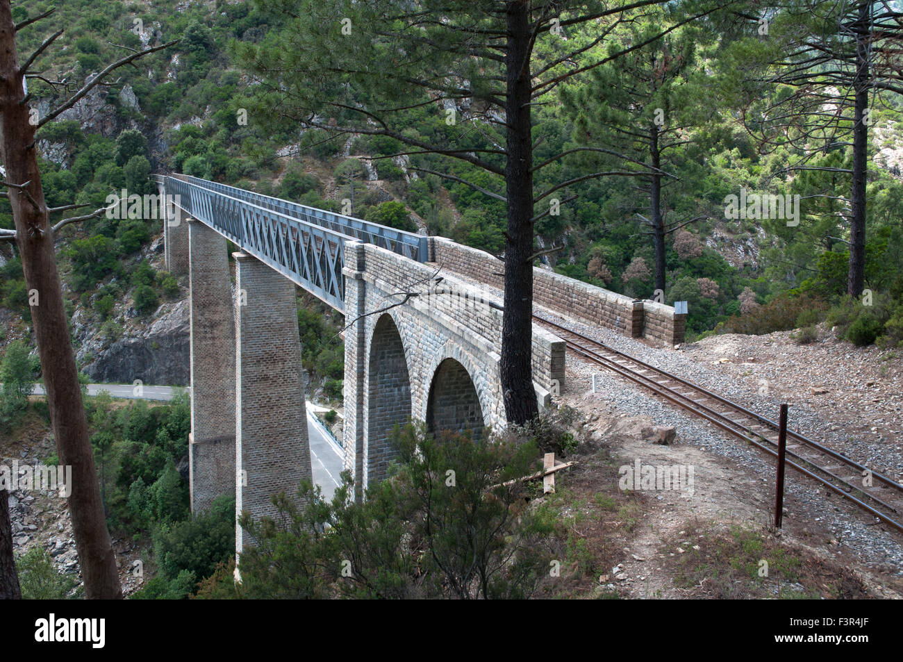 Du Ponte Vecchio, Rail Brücke von Gustave Eiffel, in der Nähe von Corte auf ajaccio-bastia Schiene oder Bahnlinie, Korsika Frankreich Stockfoto