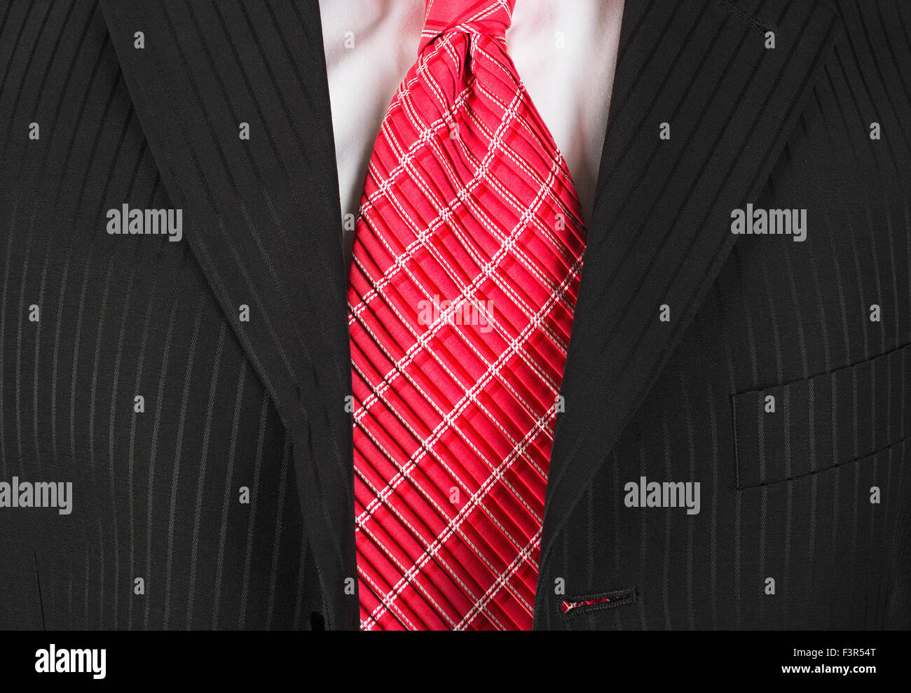 Anzug mit roter Krawatte Nahaufnahme Stockfoto
