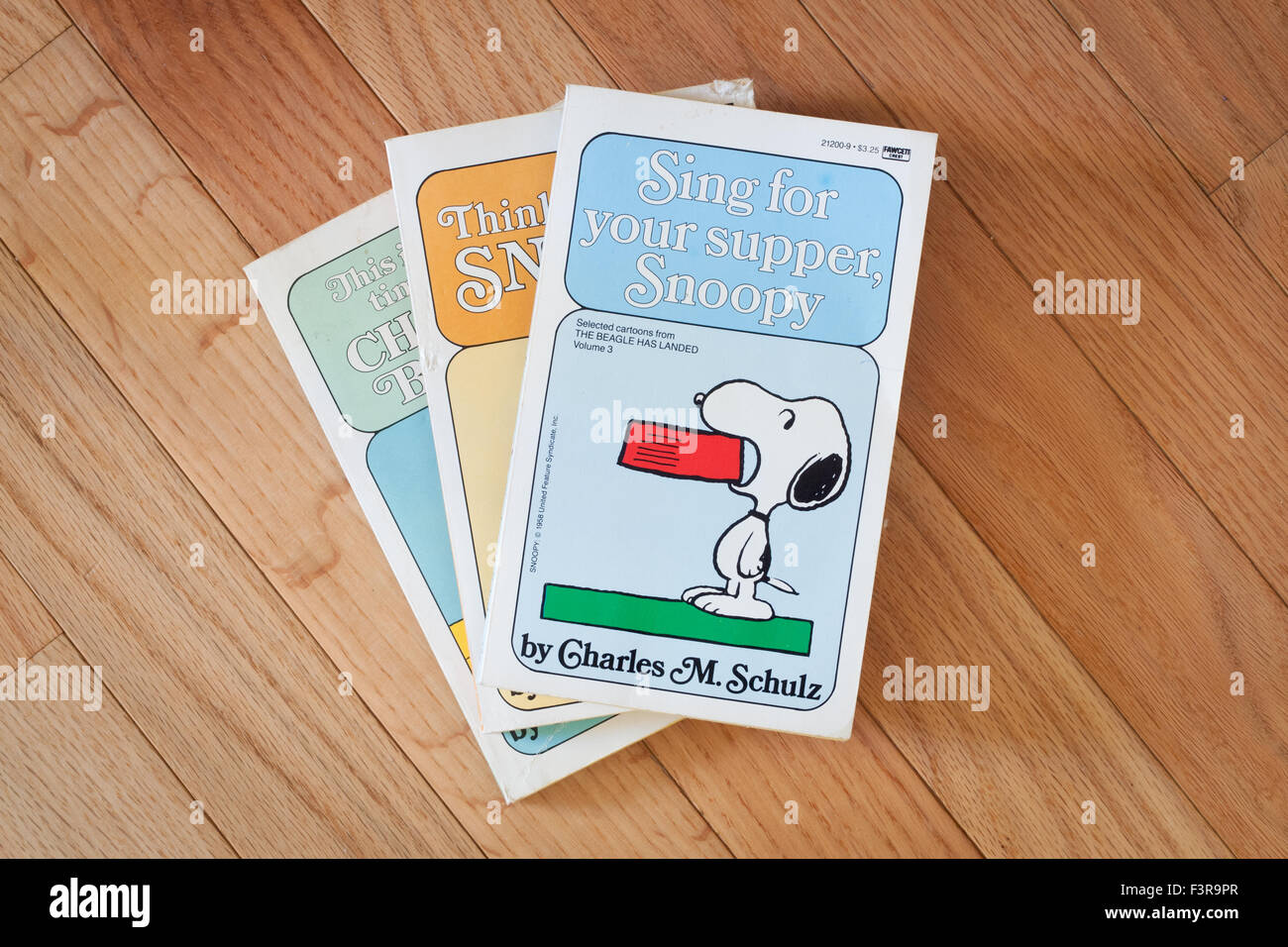 Vintage Erdnüsse Taschenbuch Comic Bücher von Charles und von Fawcett Crest Books veröffentlicht. Stockfoto