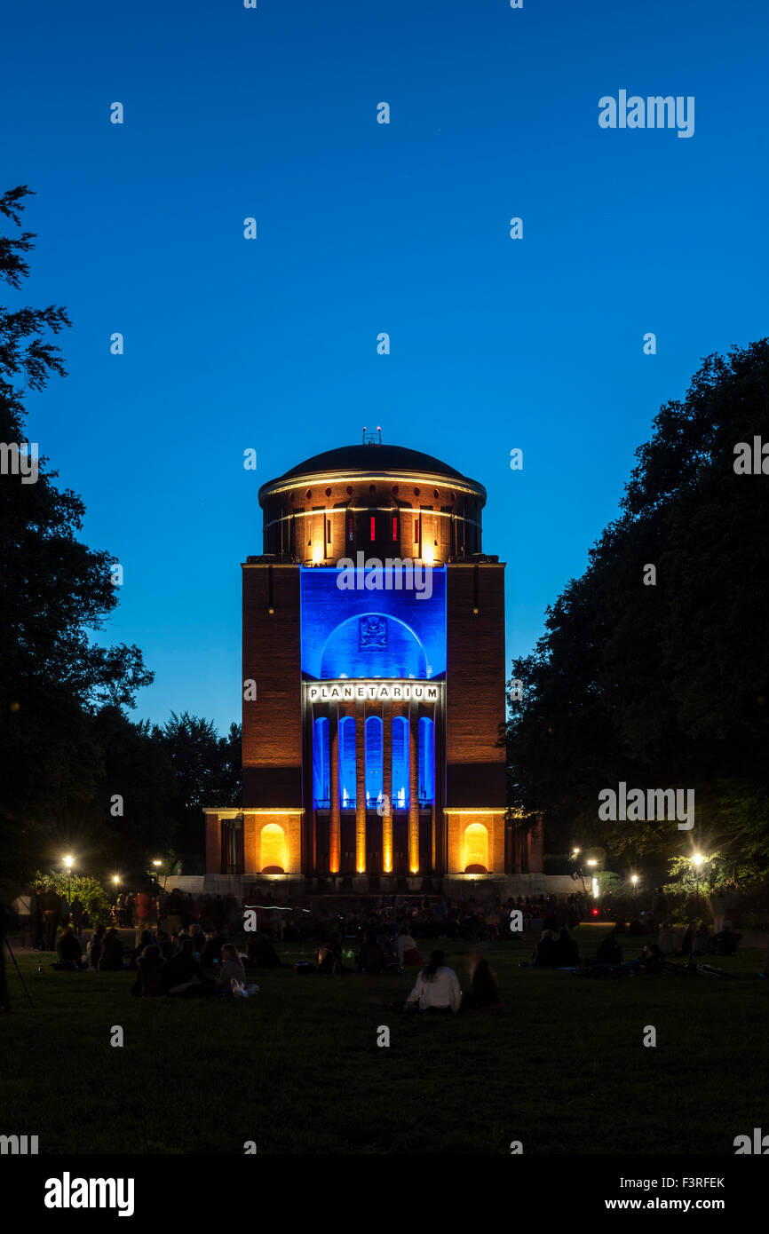 Beleuchtete Planetarium, Hamburg, Deutschland Stockfoto