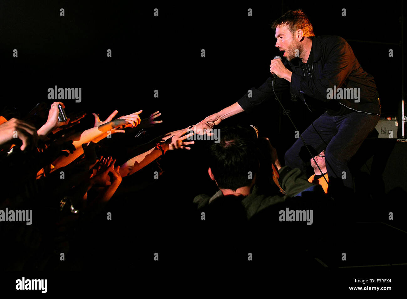 Buenos Aires, Argentinien. 11. Oktober 2015. Sänger Damon Albarn der britischen Band Blur führt bei einem Konzert in Buenos Aires, Argentinien, 11. Oktober 2015. Bildnachweis: Julian Alvarez/TELAM/Xinhua/Alamy Live-Nachrichten Stockfoto