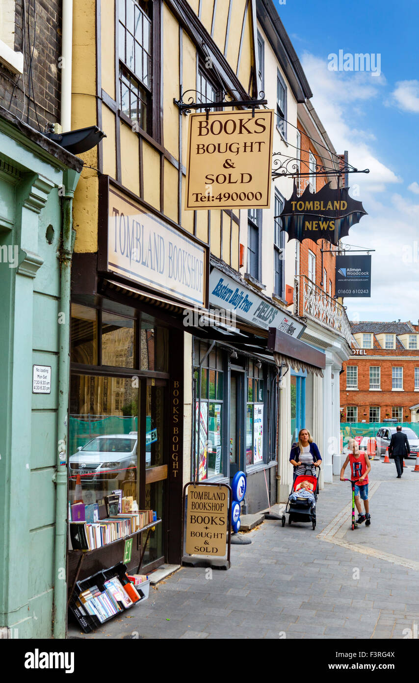 Geschäfte auf Tombland in der alten Stadt, Norwich, Norfolk, England, UK Stockfoto
