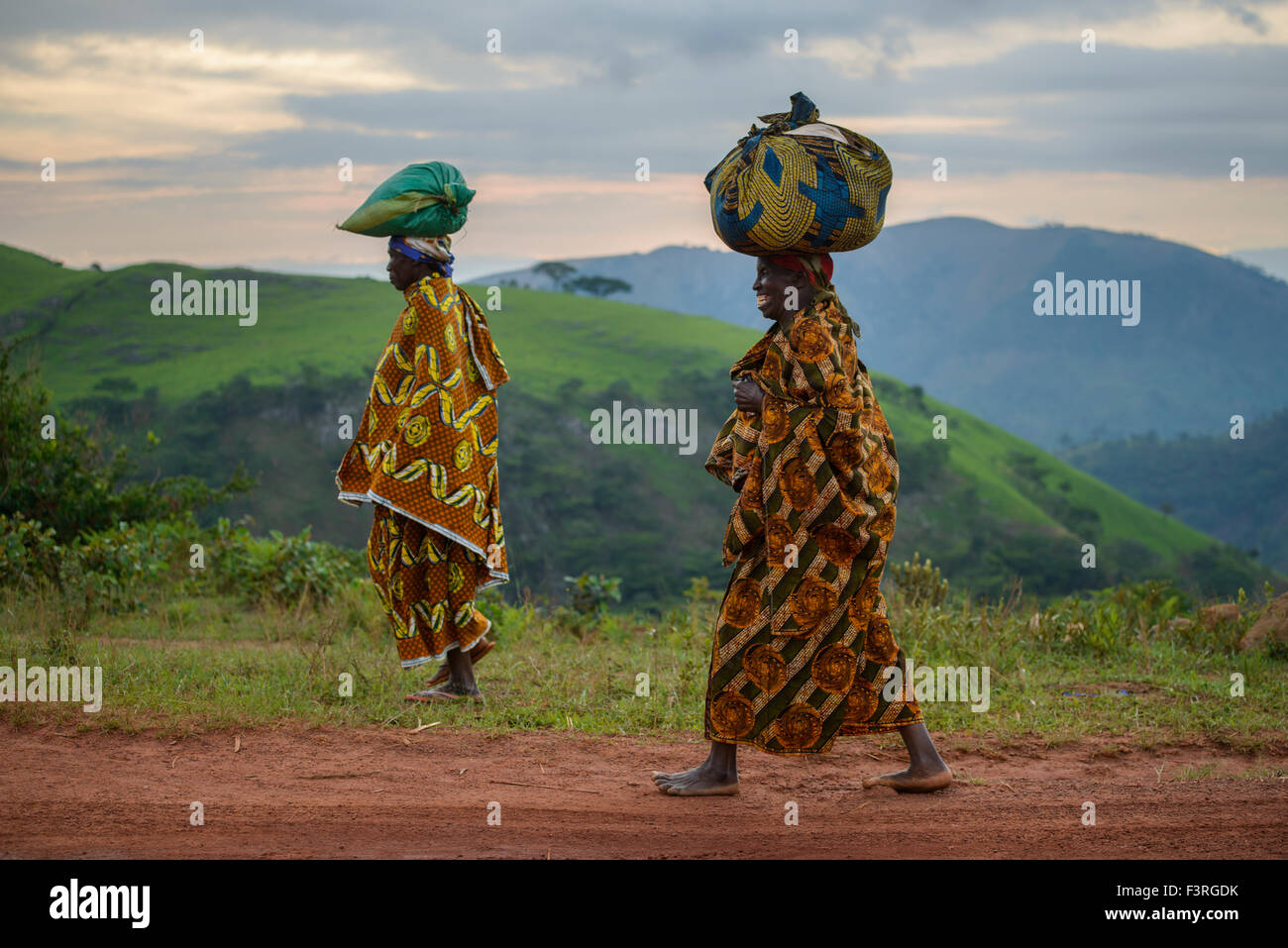 Frauen mit traditioneller Kleidung, Burundi, Afrika Stockfoto