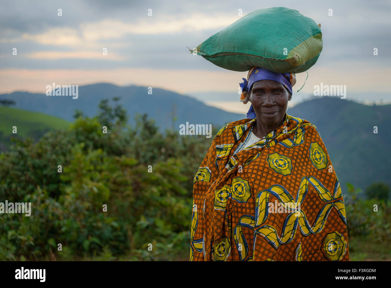 Frau mit Tracht, Burundi, Afrika Stockfoto