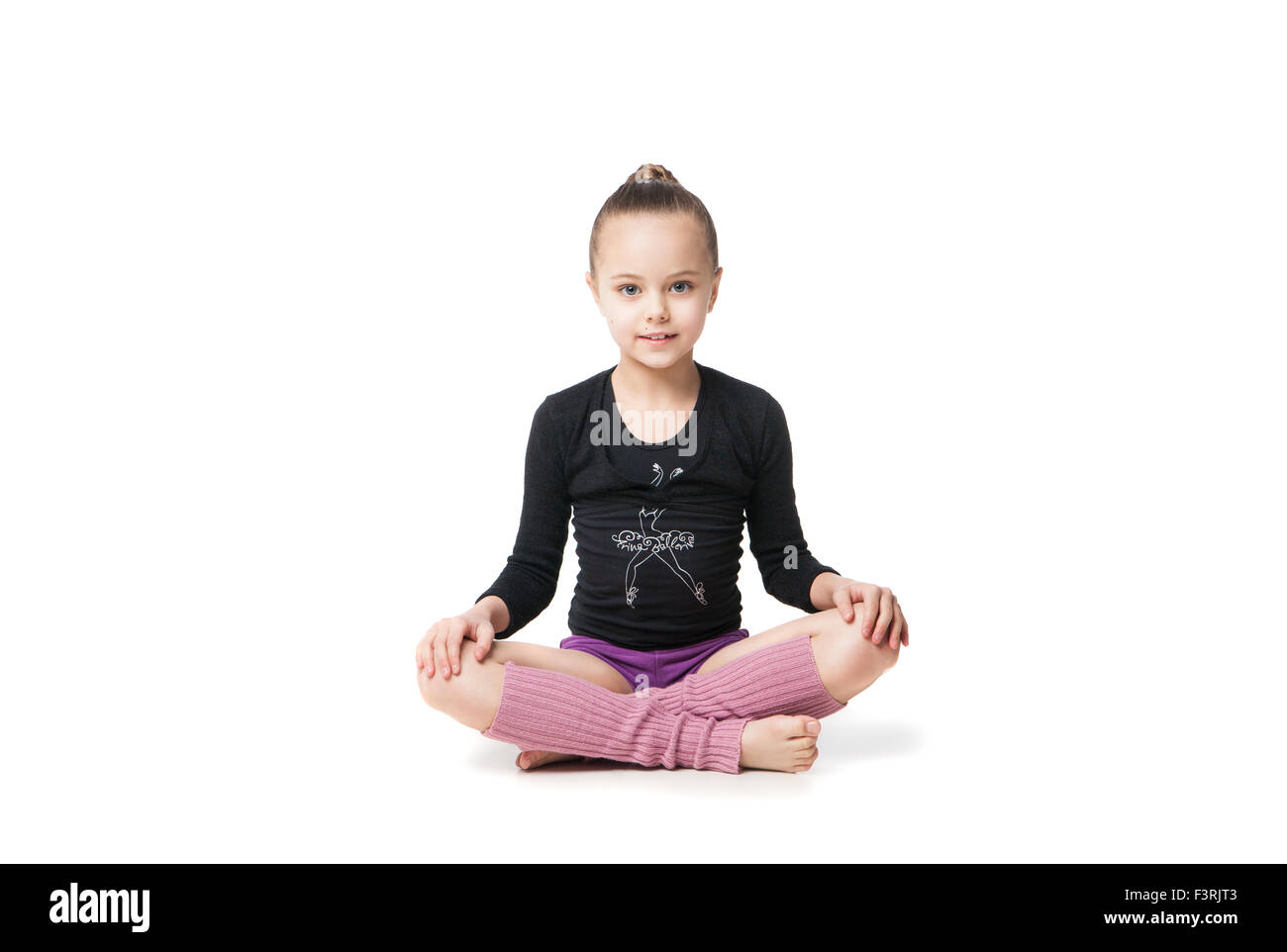 Little Girl Gymnast Doing Exercise Ausgeschnittene Stockfotos Und little-girl-gymnast-doing-exercise-ausgeschnittene-stockfotos-und