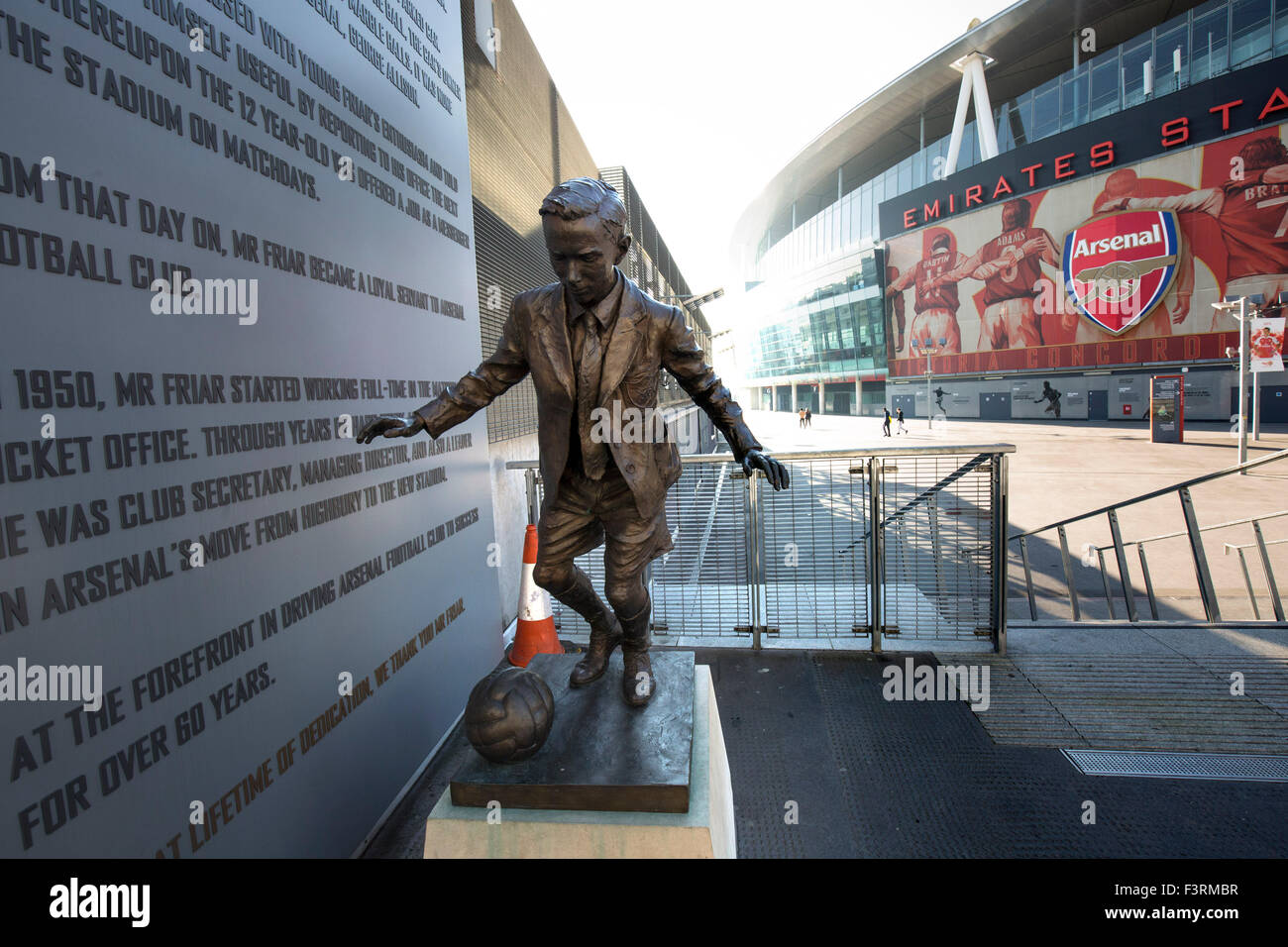 Arsenal Emirates Stadion Ken Friar Statue Stockfoto