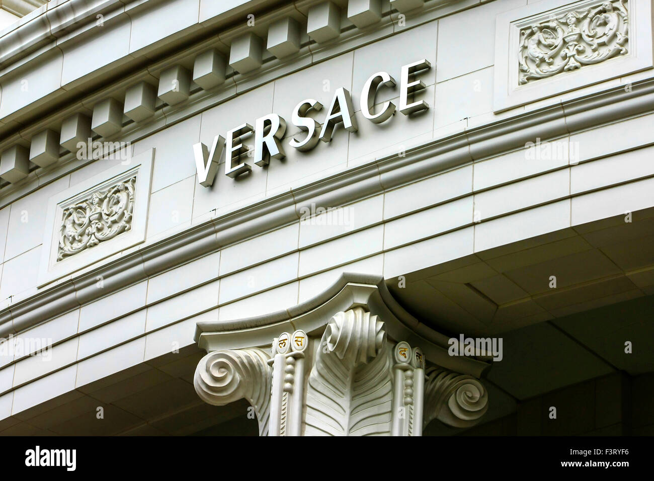 Versace Business Stockfotos und bilder Kaufen Alamy Versace Speicher redaktionelles stockfotografie. Bild von