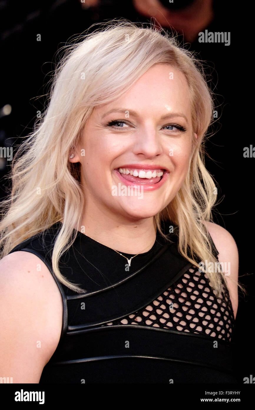 Elisabeth Moss kommt auf dem roten Teppich für das London Film Festival Screening der High Rise auf 10.09.2015 im ODEON Leicester Square, London. Bild von Julie Edwards Stockfoto