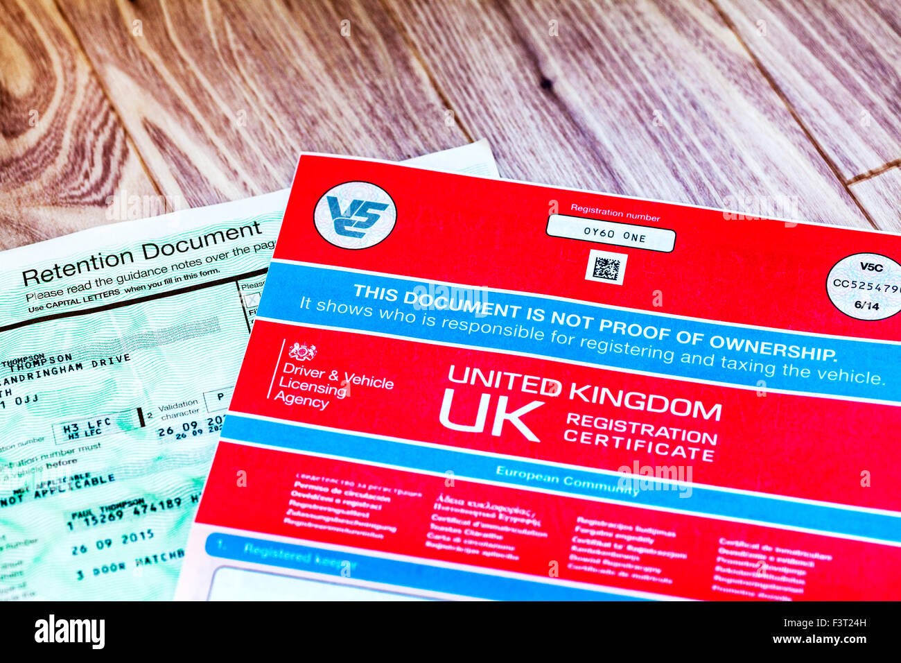 Retention Dokument private Nummer Platte und v5c Auto Anmeldung Zertifikat Log Buch Eigentümer Eigentum Beweis UK england Stockfoto