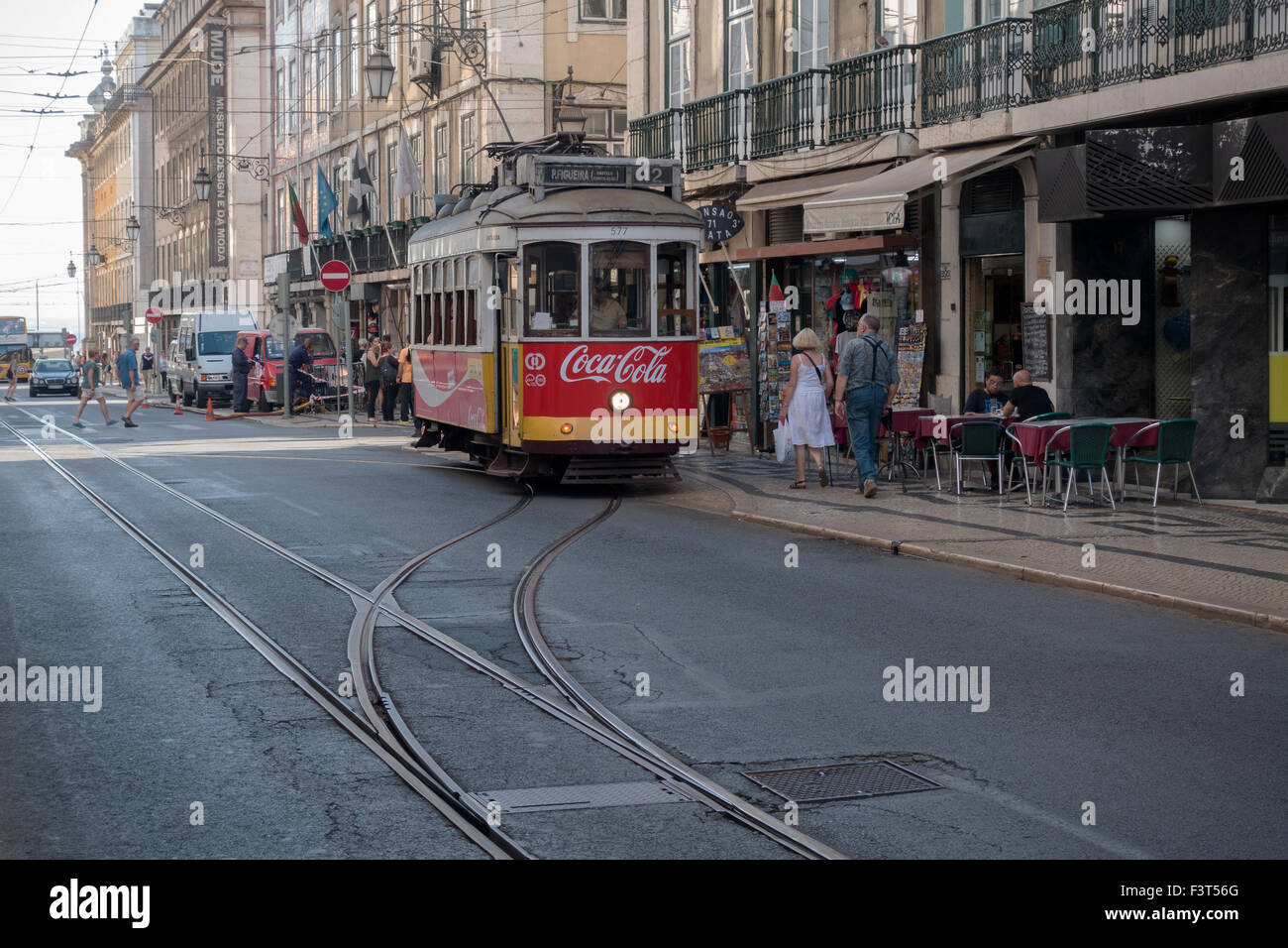 Lissabon-Erbe-Straßenbahn auf Rundschreiben Route 12-1 Stockfoto