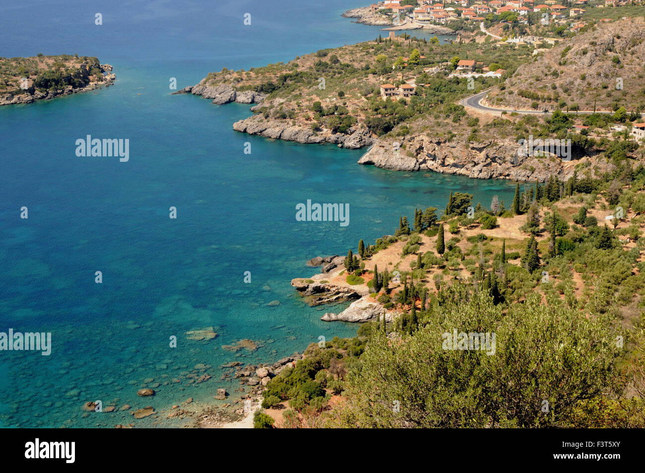 Kristallklares wasser mani Fotos und Bildmaterial in hoher Auflösung