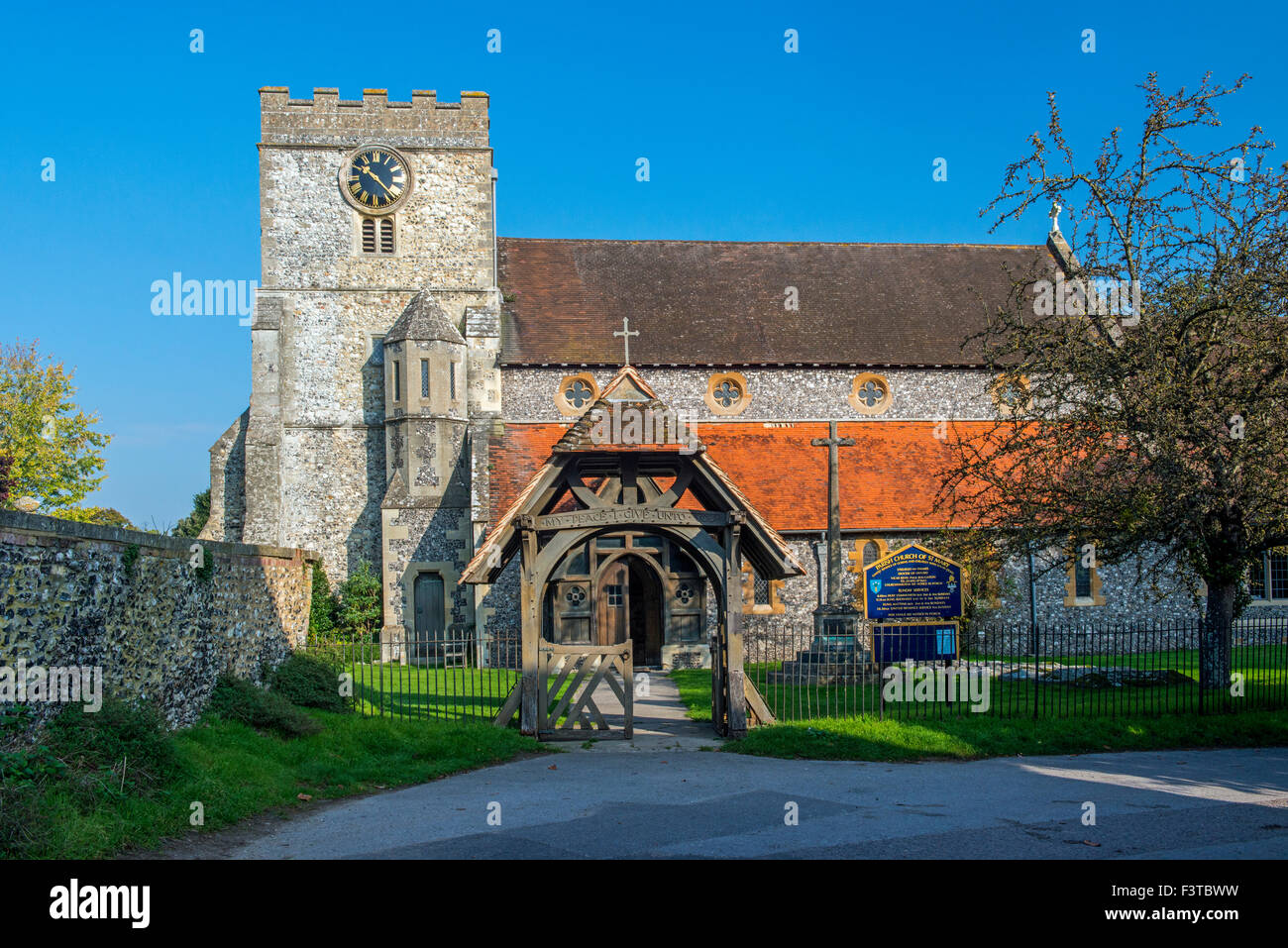 Pfarrkirche St. Maria in dem Dorf Streatley, West Berkshire, England Stockfoto