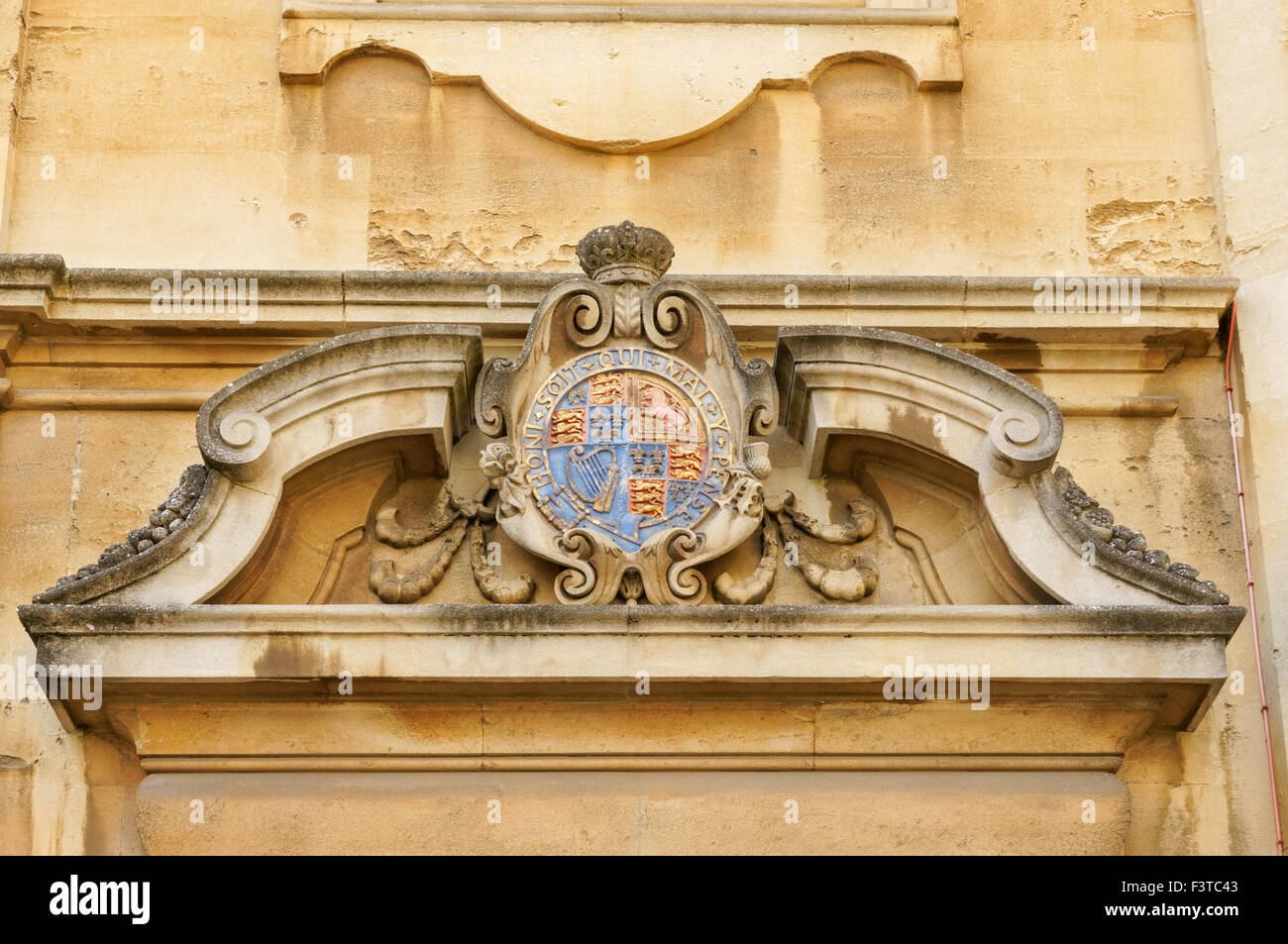 Abzeichen an den Hof der Bodleian Library (alte Schulen Viereck) in Oxford Oxfordshire England Vereinigtes Königreich Großbritannien Stockfoto