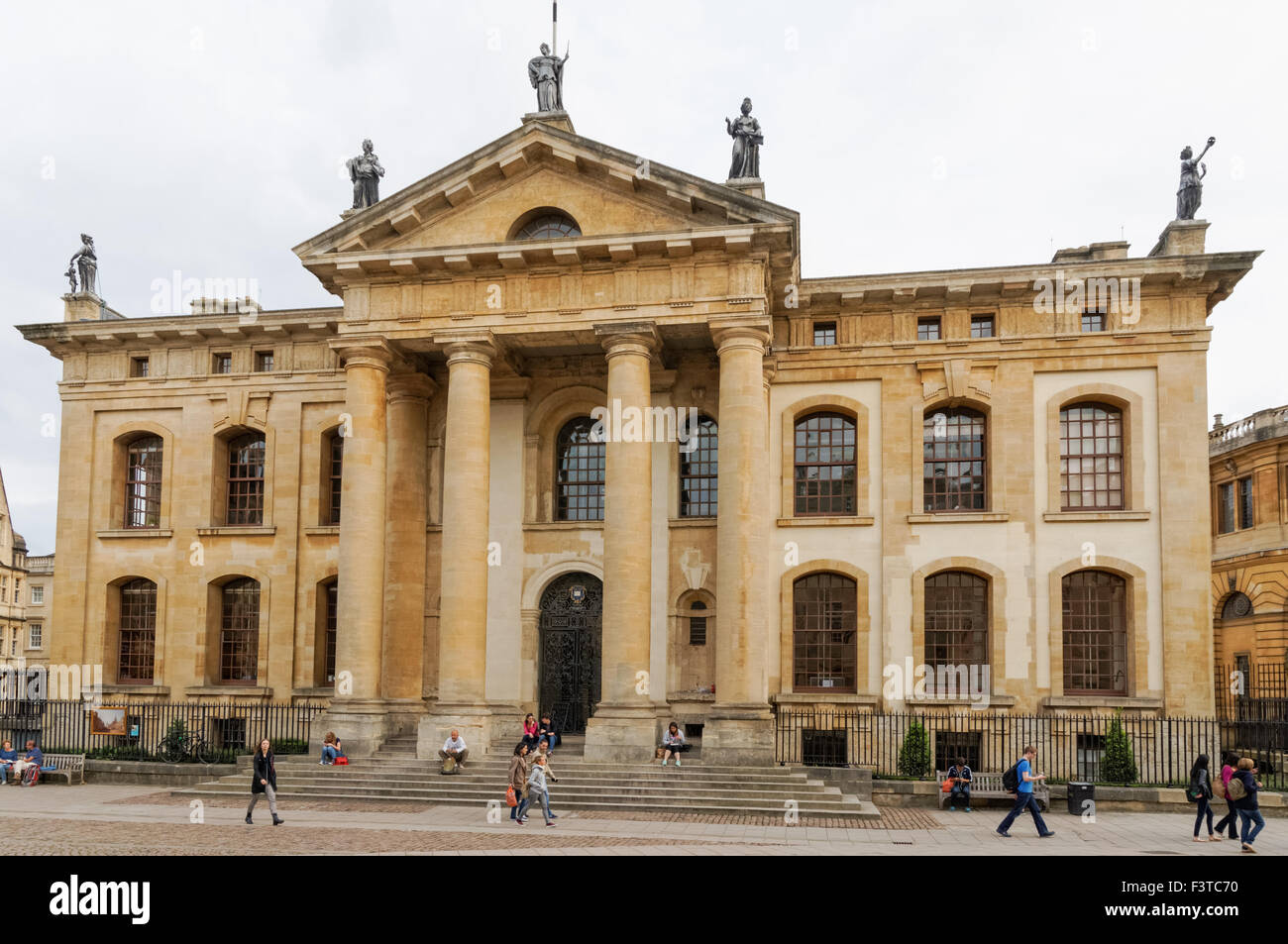 Die Gebäude des 18. Jahrhunderts Clarendon Broad Street in Oxford Oxfordshire England Vereinigtes Königreich Großbritannien Stockfoto