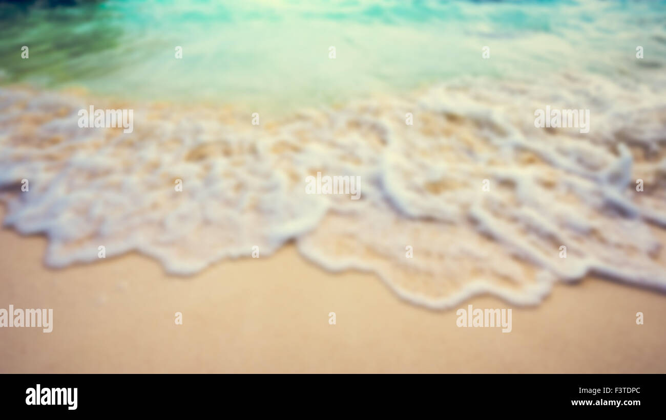 Vintage-Stil für Hintergrund, schöne Natur, Meer und Wellen am Strand auf Koh Miang Mu Ko Similan Island im Sommer zu verwischen Stockfoto