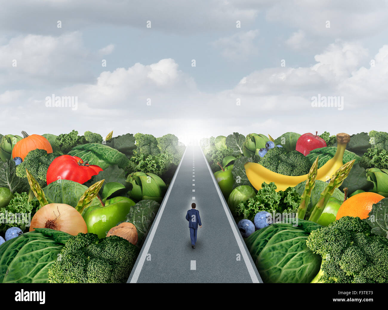 Essen gesunde Weg-Konzept als eine Person zu Fuß auf einer Straße mit Obst und Gemüse als Landwirtschaft Metapher für frische Naturkost Biomarkt oder genetisch geändert produzieren. Stockfoto