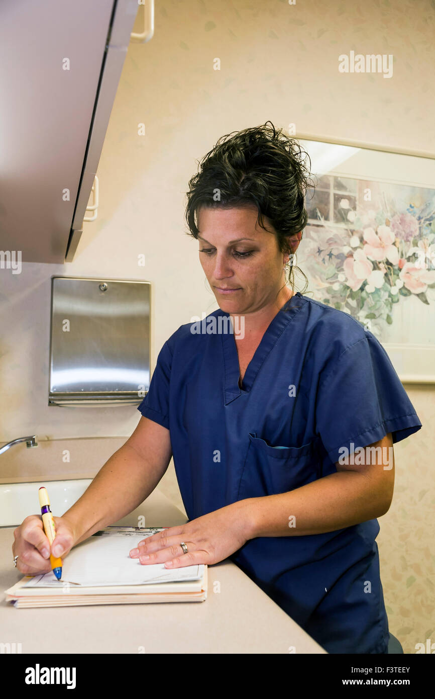 Krankenschwester in Arztpraxis. Herr © Myrleen Pearson Stockfoto