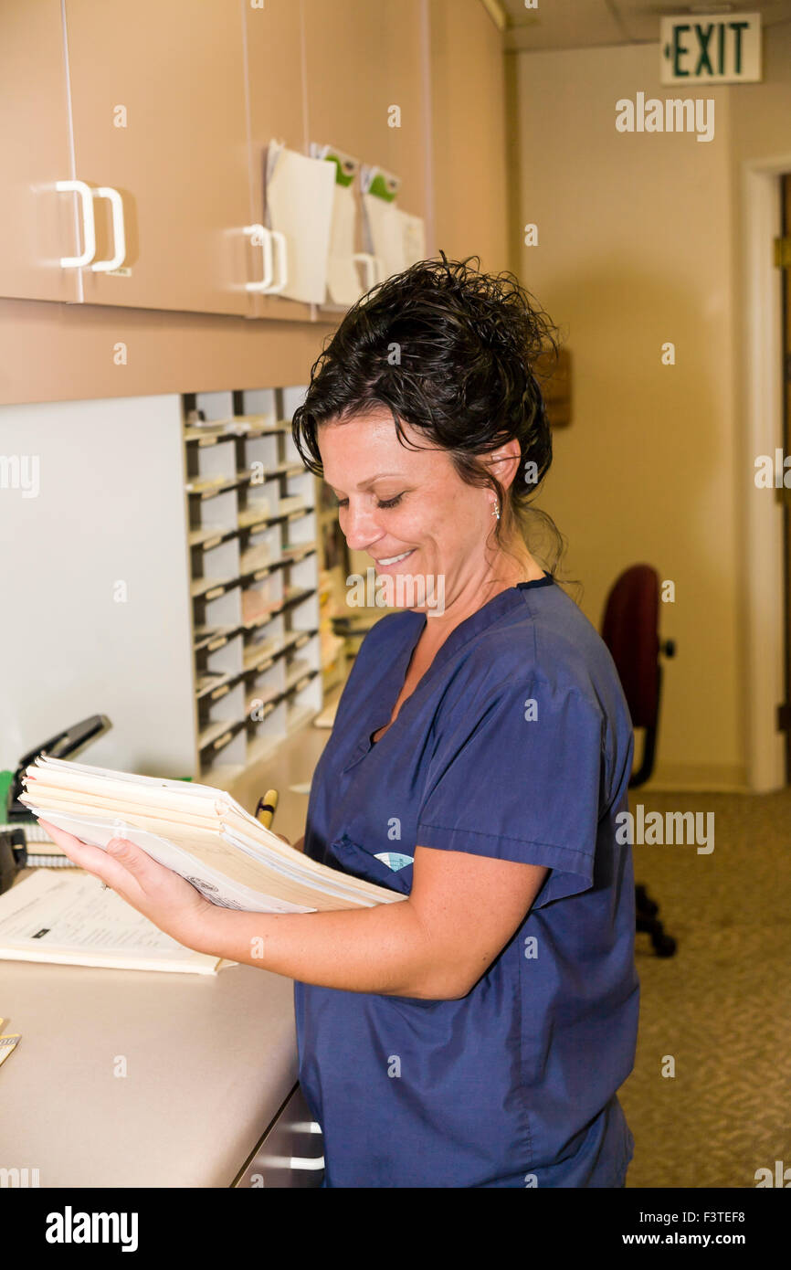 Krankenschwester in Arztpraxis. Herr © Myrleen Pearson Stockfoto