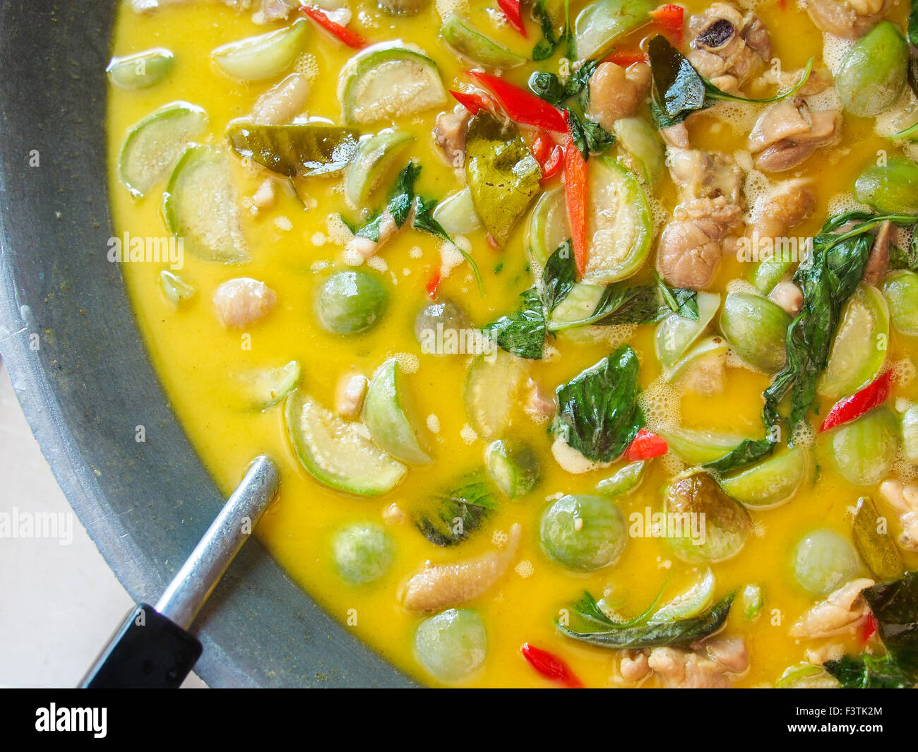 grünes Curry Huhn Stockfoto