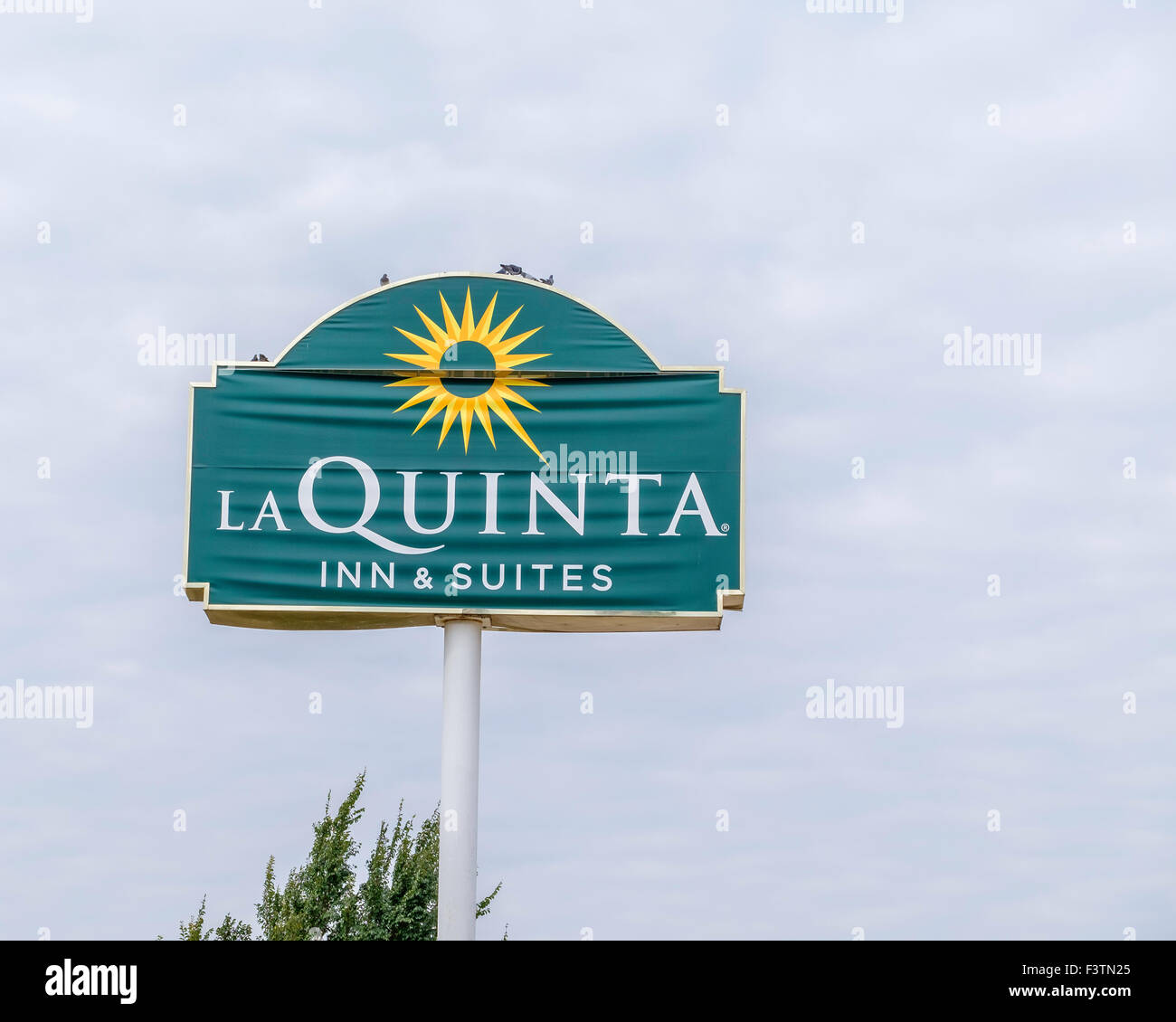 Ein Pol Zeichen Werbung LaQuinta Inn & Suites, ein Hotel in Oklahoma City, Oklahoma, USA. UNS, VEREINIGTE STAATEN VON AMERIKA Stockfoto