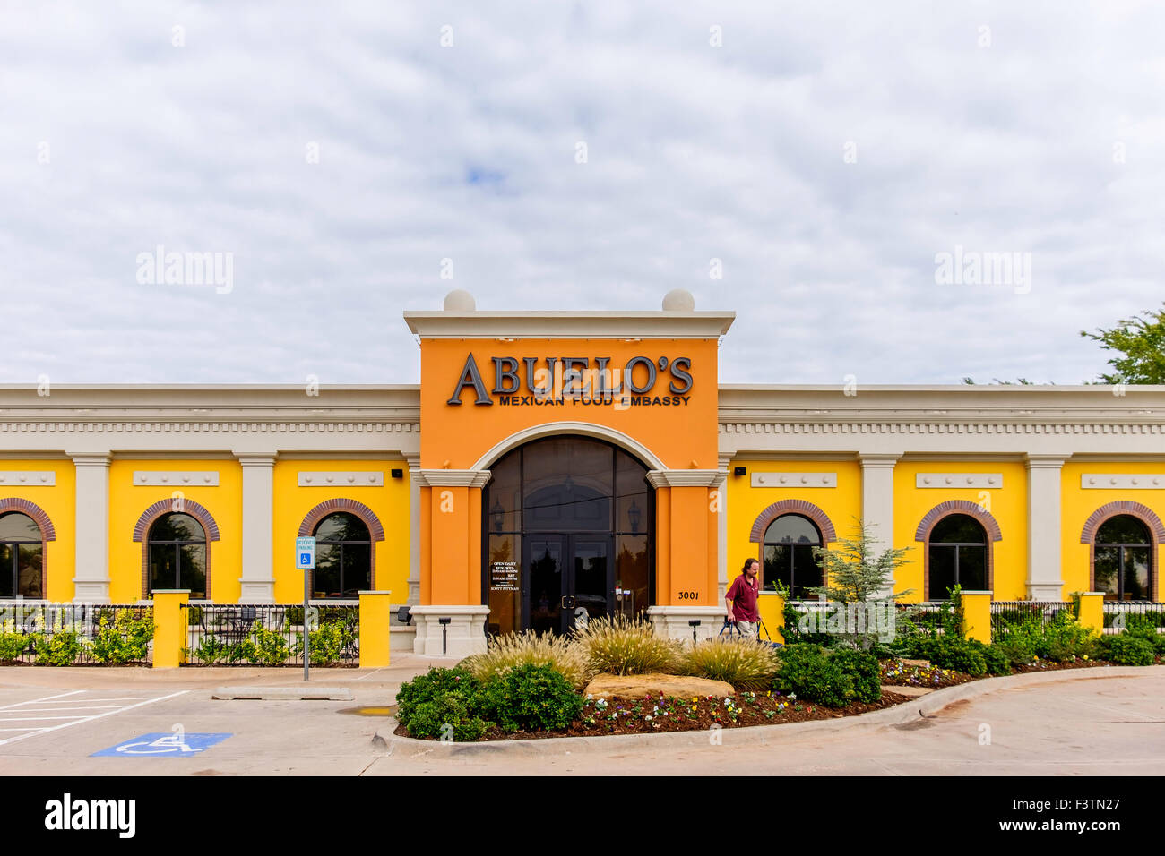 Das Exterieur des Abuelos mexikanischen Essen Botschaft, ein Restaurant mit mexikanischer Küche in Oklahoma City, Oklahoma, USA. USA, VEREINIGTE STAATEN VON AMERIKA Stockfoto