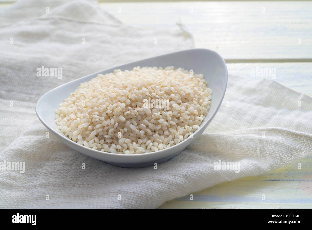 Weiße Schale voll Reis Stockfoto