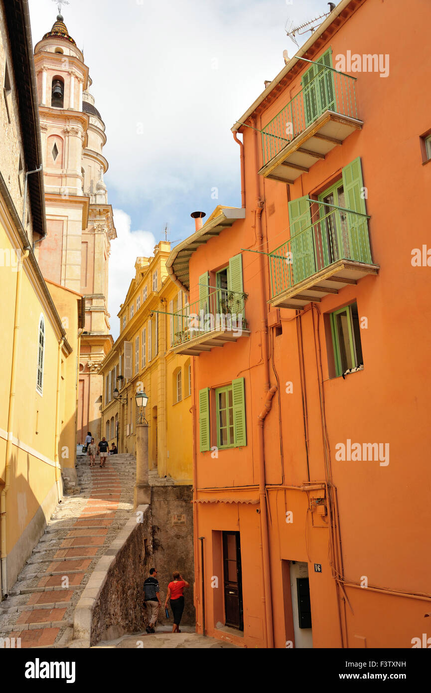 Malerisches Städtchen Menton an der Côte d ' Azur, in der Nähe der Grenze zu Italien, Französische Alpen, Frankreich Stockfoto