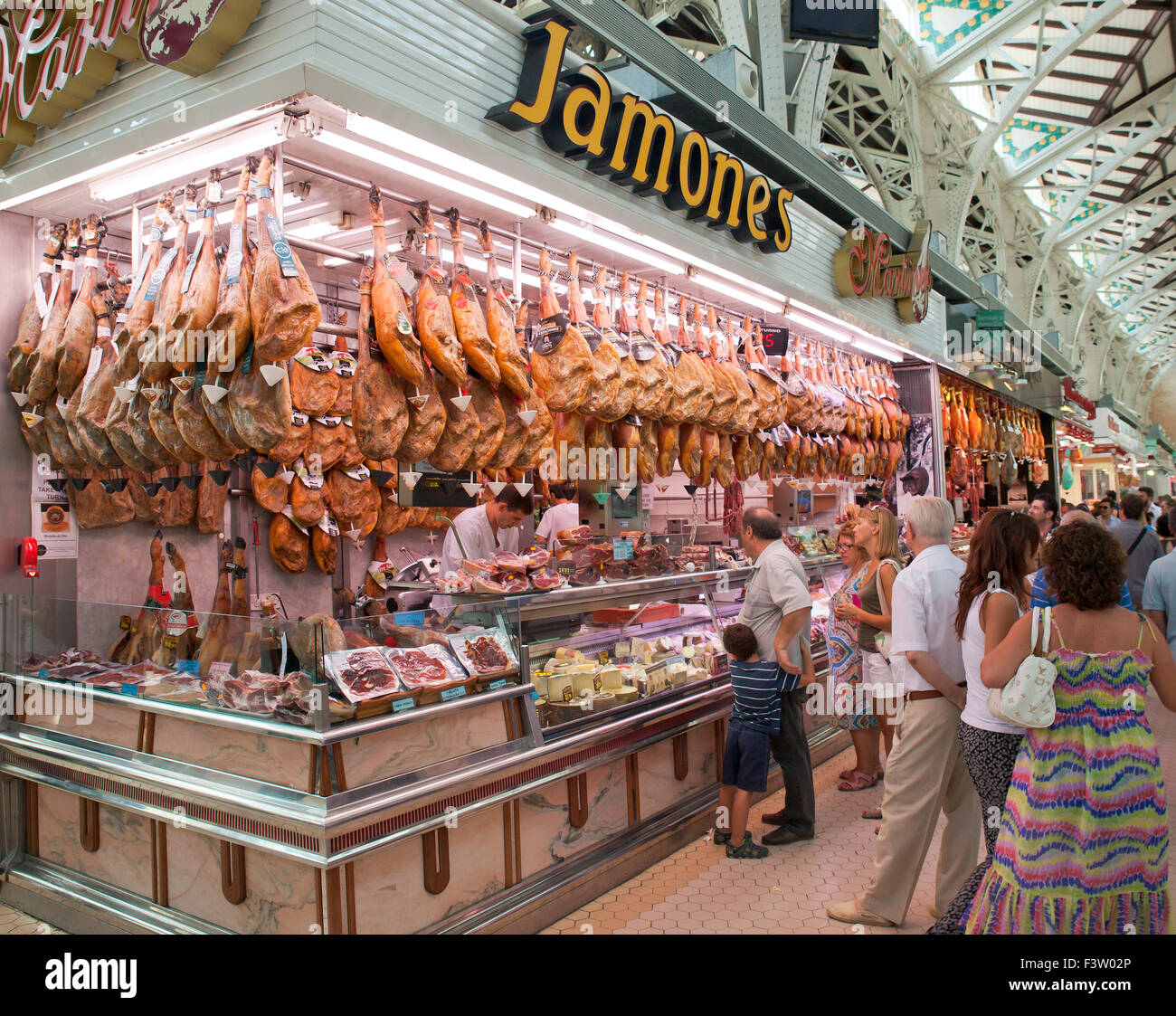 Schinken Shop, spanischen Markt Mercado Central Valencia. Stockfoto