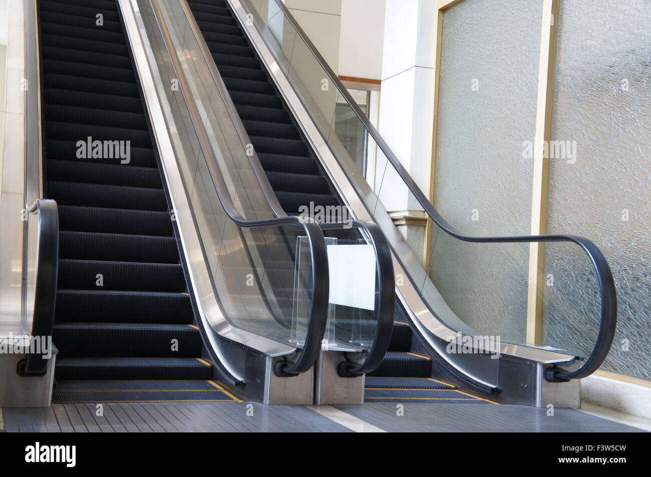 Moving Staircase Fotos Und Bildmaterial In Hoher Aufl sung Alamy moving-staircase-fotos-und-bildmaterial-in-hoher-aufl-sung-alamy