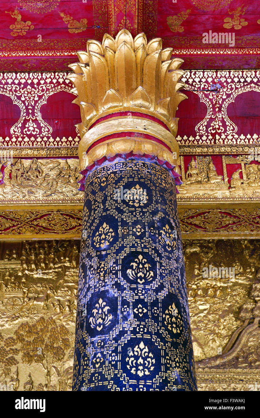 Verzierte Säulen im Tempel Wat Mai Suwannaphumaham (aka MwSt Mai), Luang Prabang, Laos Stockfoto