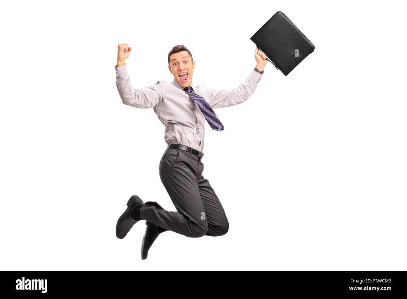 Hocherfreut Geschäftsmann hält einen Koffer und springen vor Freude isoliert auf weißem Hintergrund Stockfoto