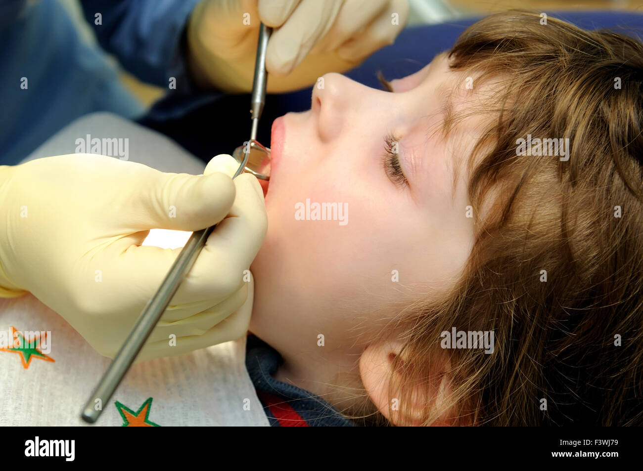 bei einem Zahnarzt-Untersuchung Stockfoto