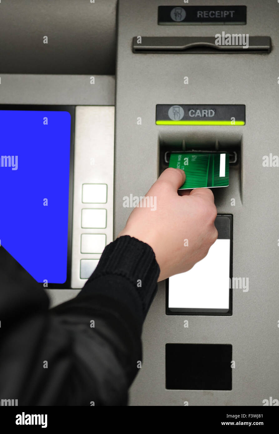 ATM einfügen Plastikkarte Visum Stockfoto