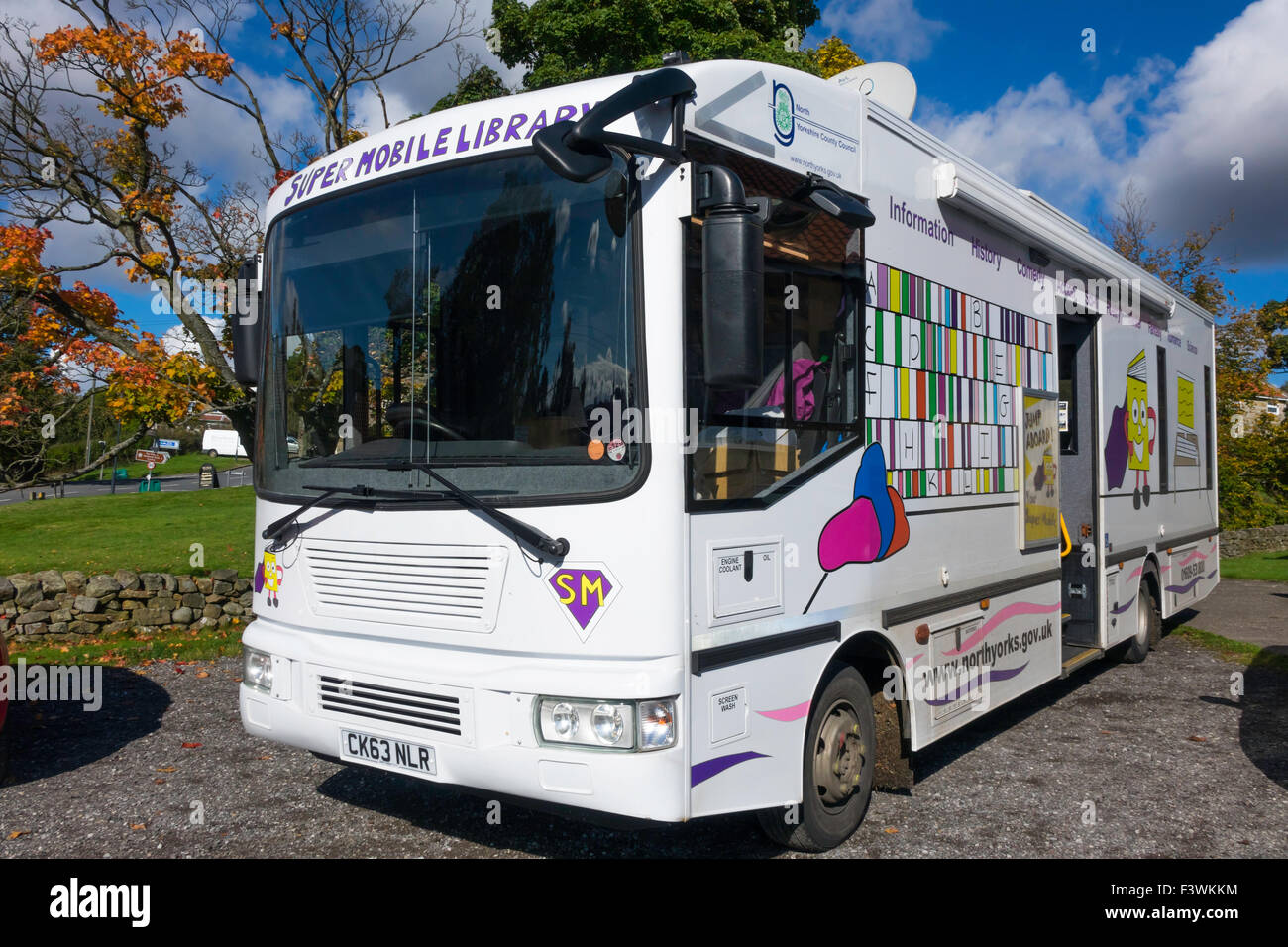 Eine Super Mobile Bibliothek von North Yorkshire County Council die Bibliotheksdienstleistungen in ländlichen Gemeinden Stockfoto